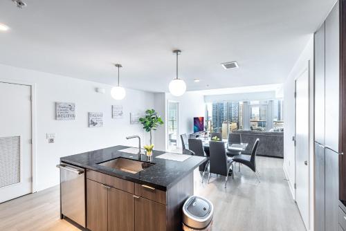 Top Floor 3 Bed 3 Bath Penthouse Living In Luxury photo 25