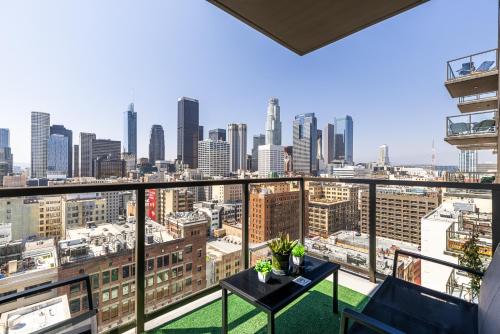 Top Floor 3 Bed 3 Bath Penthouse Living In Luxury photo 44
