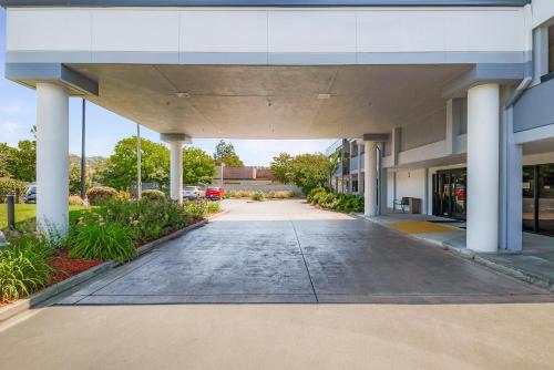 an empty parking lot in front of a building at Best Western Plus Wine Country Inn & Suites in Santa Rosa