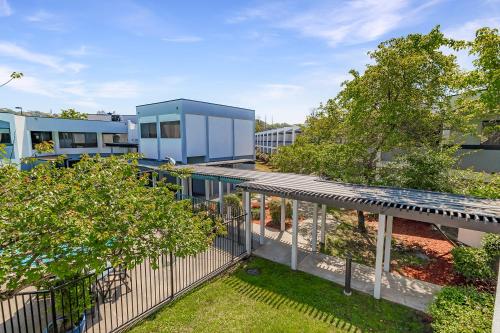 an overhead view of a building with a fence and trees at Best Western Plus Wine Country Inn & Suites in Santa Rosa