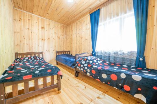 Postel nebo postele na pokoji v ubytování Babi & Tata's House