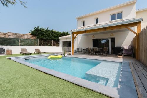 * * La maison du bonheur * * Piscine chauffée