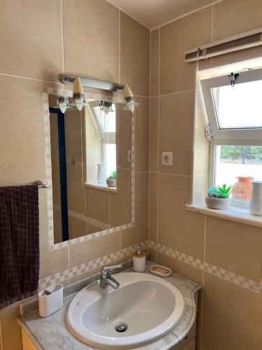 a bathroom with a sink and a mirror at Vilas do Mar - Studio in Carvoeiro