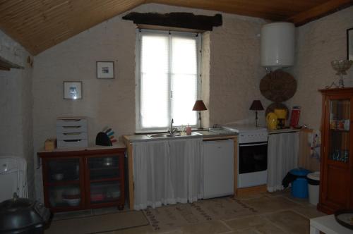 a kitchen with a sink and a window at Gite Juste Confortable in Fleurey-lès-Lavoncourt