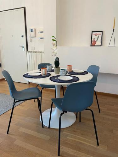 a dining room table with chairs and a table with cups at La Mì Casa - Home in Florence in Florence