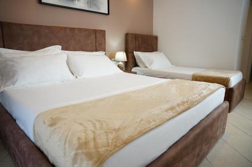 Postel nebo postele na pokoji v ubytování Atrium Deluxe Resort