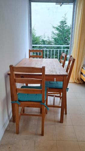 Φωτογραφία από το άλμπουμ του Beachfront apartment 10m from the beach στην Παραλία Διονυσίου