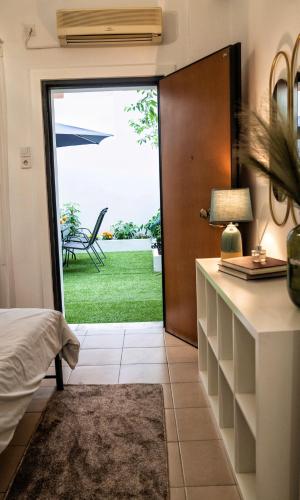 Lux Garden Apartment near Acropolis in the heart of Athens