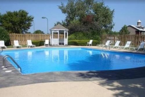 Piscine de l'établissement Retreat @ the Hills w/ Pets and Game Room ou située à proximité