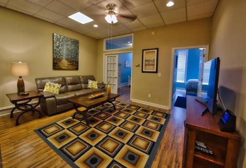 a living room with a couch and a television at Turner's loft / sleeps 4 in the heart of the town in Wilmington