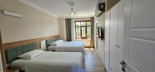 a hospital room with two beds and a window at RizeKonak Luxury Villa Private Garden Ac Sea View in Rize