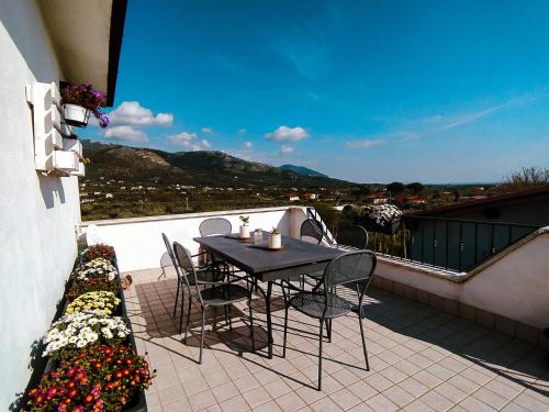 a table and chairs on a balcony with a view at B&B Nero Buono in Cori