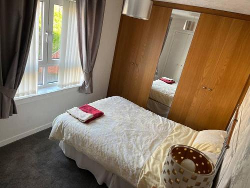 Postel nebo postele na pokoji v ubytování 1 bed apartment in secure and convenient location