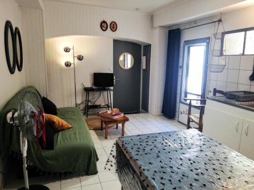 Imagen de la galería de Charmant appartement en centre-ville médiéval, en Gigean