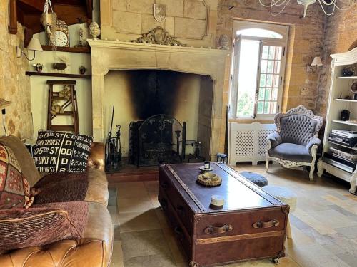 Χώρος καθιστικού στο Maison périgourdine avec spa
