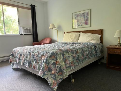 Katil atau katil-katil dalam bilik di Ridgeview Motor Inn