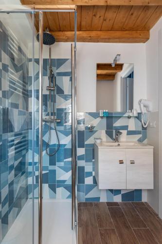 a bathroom with a shower and a sink at Sapore di Mare al Borgo in Gaeta