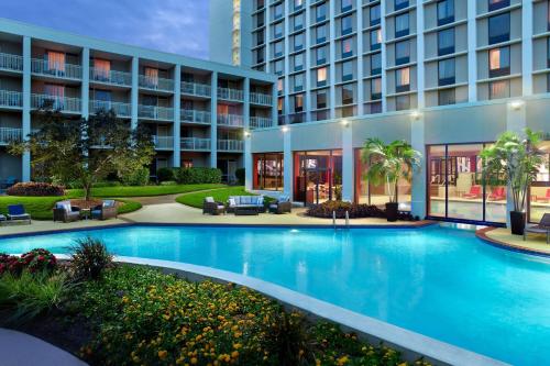 a swimming pool in front of a building at Atlanta Airport Marriott in Atlanta