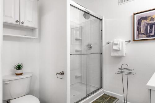 a bathroom with a shower and a toilet at Driftwood Retreat in Blaine