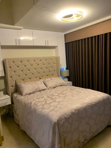 Uptown Parksuites Tower 1