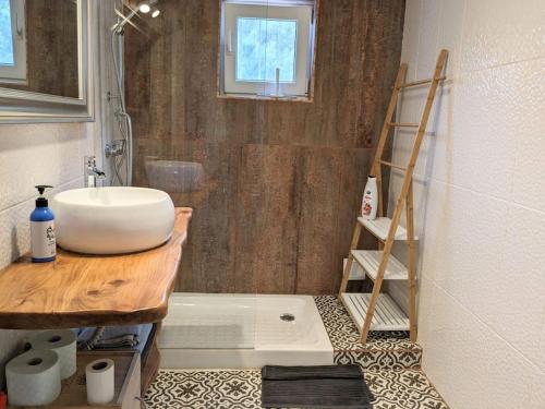 Koupelna v ubytování Off-grid retreat in the Algarve