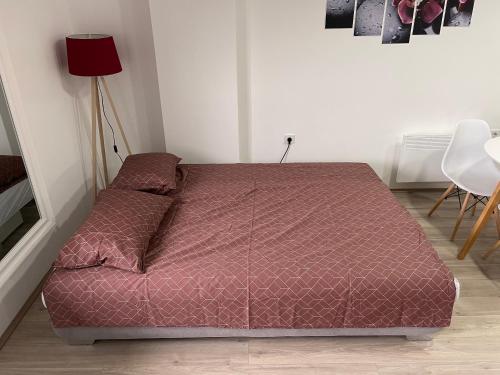 R Lux Apartman Jagodina Akva Parkにあるベッド
