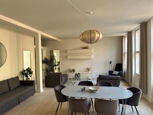 a living room with a couch and a table and chairs at Best Stay Copenhagen Apartment 1550 in Copenhagen