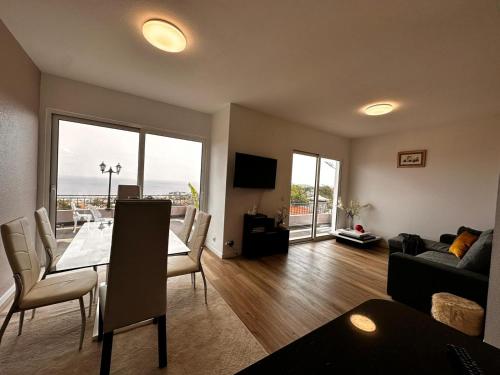 a living room with a dining room table and a couch at Casa de Ferias dos Marmeleiros in Funchal
