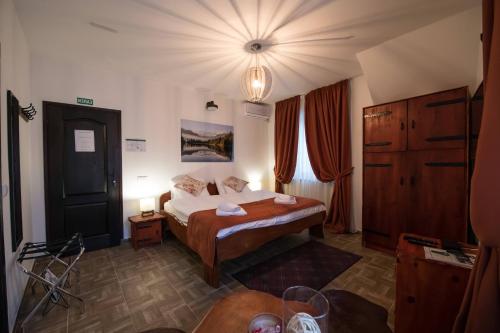 a bedroom with a bed in a room at Gardoš rooms in Zemun
