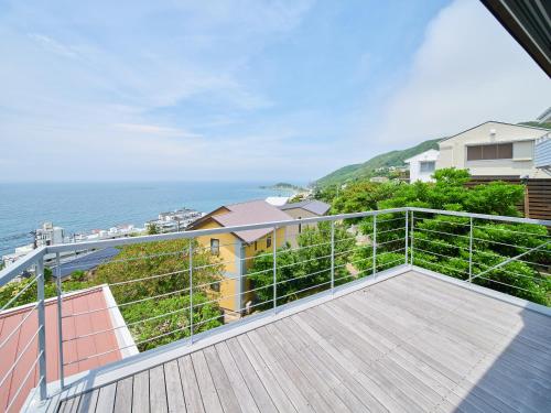 a balcony with a view of the ocean at Minami Hayama DAG at ZEE - 南葉山 ダグ アット ジー in Hayama