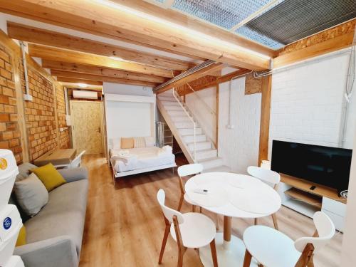 a living room with a couch and a table at Edificio Amalia Rosina 4ºB in Ourense