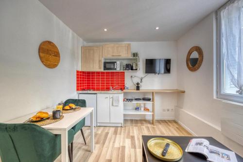 a small kitchen with a table and a counter top at Le Taillefer 2 - L'Amazone in Rhut