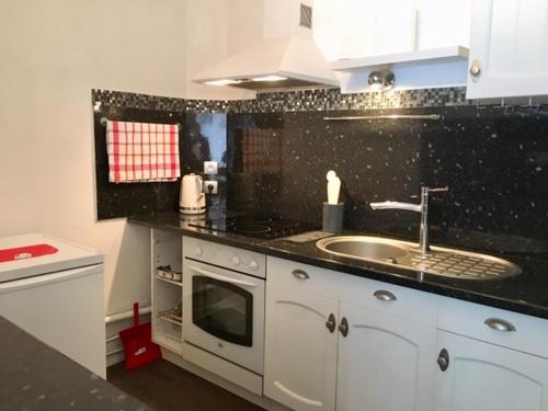 Photo de la galerie de l'établissement Studio cosy proche plage et marché Arago - 2 pers. - FR-1-331-197, à Les Sables-dʼOlonne