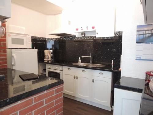 Photo de la galerie de l'établissement Studio cosy proche plage et marché Arago - 2 pers. - FR-1-331-197, à Les Sables-dʼOlonne