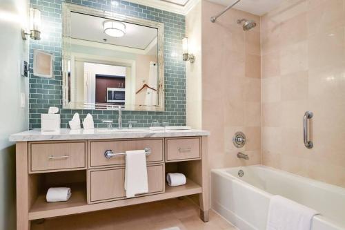 Koupelna v ubytování Stunning Studio Apartment Located at the Ritz Carlton-Key Biscayne