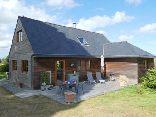 wooden house, 300 m from the coast, Plougasnou