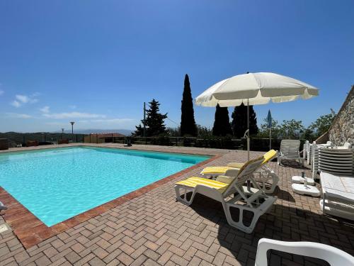 a swimming pool with two lounge chairs and an umbrella at Casa Lisa Poggio di Nocola Riparbella by ToscanaTour in Podere Dottrina