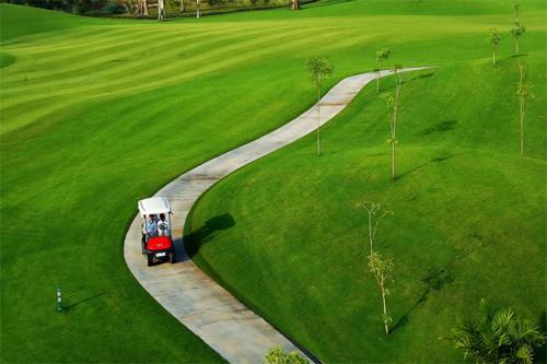 Kemudahan golf di hotel atau berdekatan