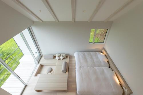 a small room with a bed and a window at kamosu mori in Tokamachi