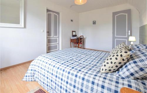 Posteľ alebo postele v izbe v ubytovaní Stunning Home In Carrouges With Wifi