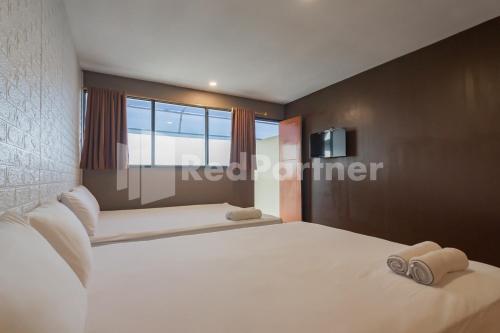 Ένα ή περισσότερα κρεβάτια σε δωμάτιο στο D'Valley View Lembang Mitra RedDoorz