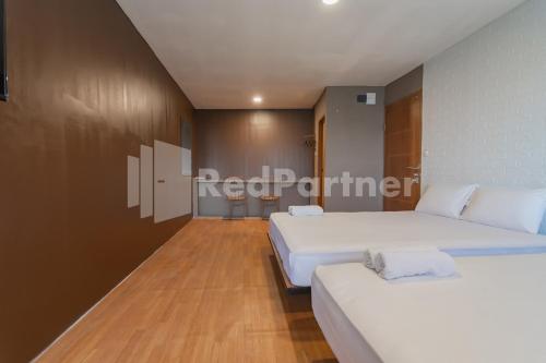 Ένα ή περισσότερα κρεβάτια σε δωμάτιο στο D'Valley View Lembang Mitra RedDoorz