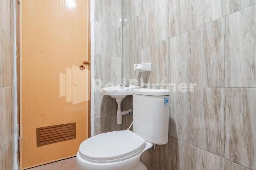 Ένα μπάνιο στο D'Valley View Lembang Mitra RedDoorz