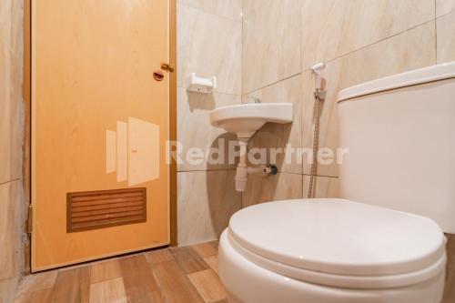 Ένα μπάνιο στο D'Valley View Lembang Mitra RedDoorz