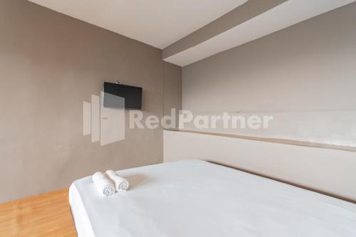 Ένα ή περισσότερα κρεβάτια σε δωμάτιο στο D'Valley View Lembang Mitra RedDoorz