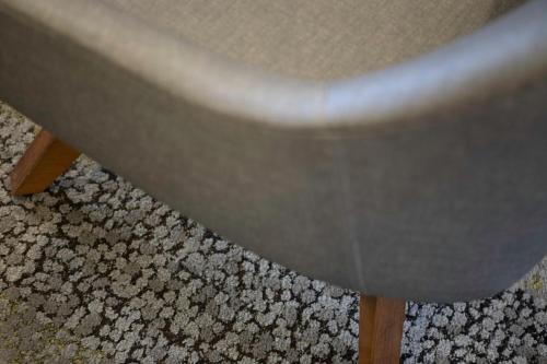 a chair sitting on top of a carpet at Courtyard by Marriott San Diego Del Mar/Solana Beach in Solana Beach
