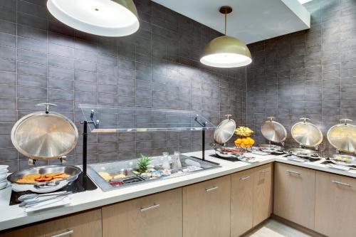 Kuchyň nebo kuchyňský kout v ubytování Crowne Plaza Hotel & Resorts Fort Lauderdale Airport/ Cruise by IHG