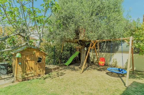 Superbe villa toute equipee, vue mer, a 1km des plages, piscine, barbecue, jeux enfants, mini golf, boulodrome, ping-pong, parking prive