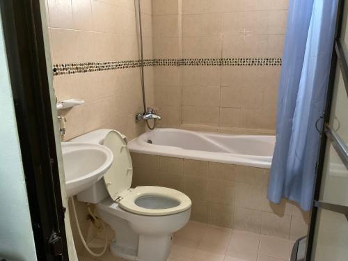 a bathroom with a toilet and a sink and a tub at Khách sạn Minh Châu - Hòa Hưng in Ho Chi Minh City