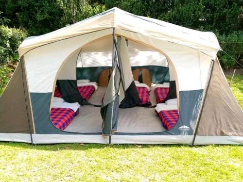 ein Zelt mit einem Haufen Kissen darin in der Unterkunft SOFA CAMP NAIVASHA in Naivasha